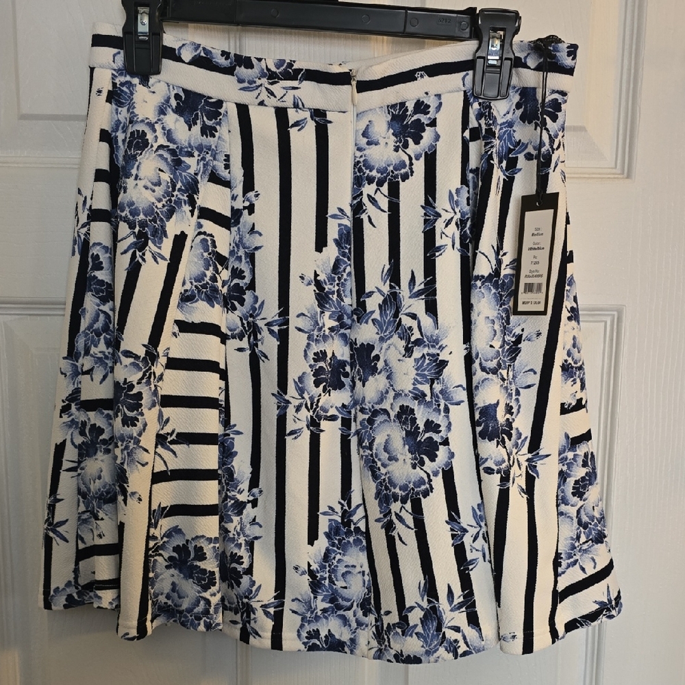 Romeo & Juliet Couture Black and Blue Floral A-Line Skirt